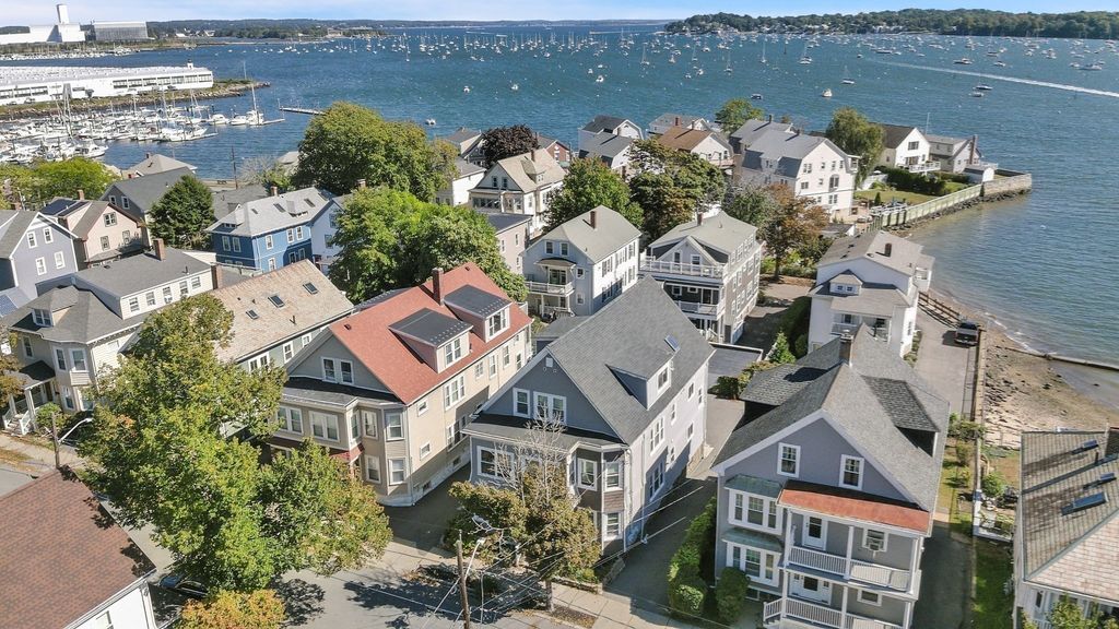23 Green St 1R, Salem, MA 01970