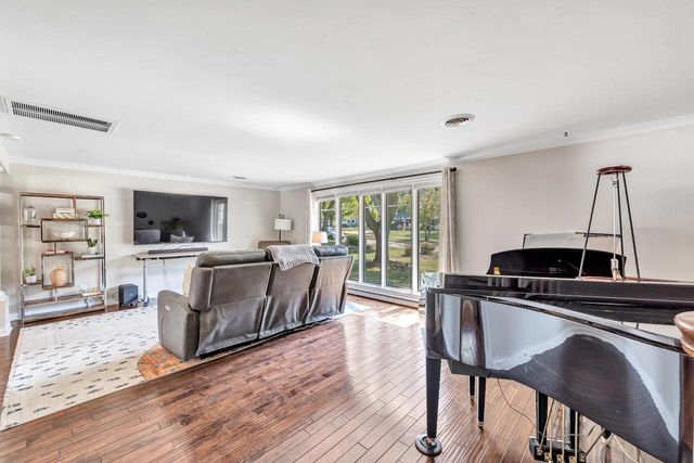 160 Roselawn BOULEVARD, Allouez, WI 54301