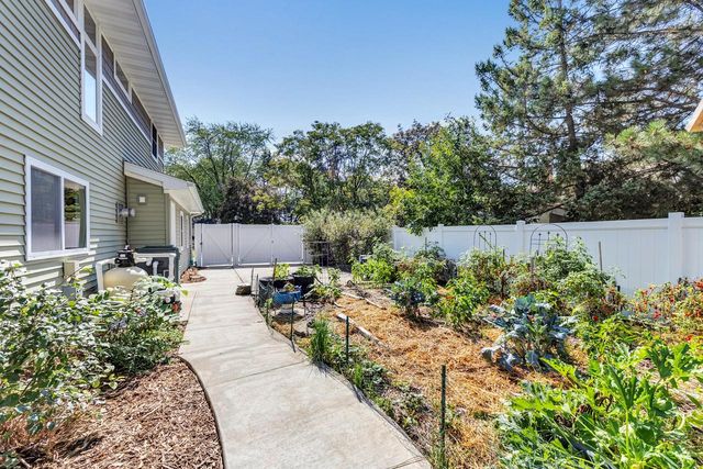 160 Roselawn BOULEVARD, Allouez, WI 54301