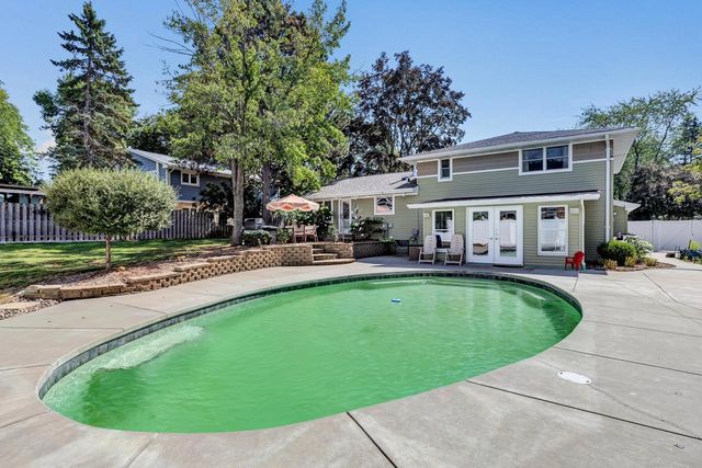 160 Roselawn BOULEVARD, Allouez, WI 54301