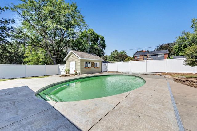 160 Roselawn BOULEVARD, Allouez, WI 54301