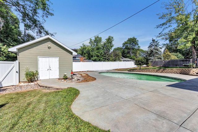 160 Roselawn BOULEVARD, Allouez, WI 54301