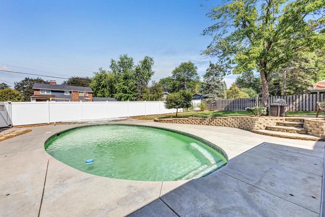 160 Roselawn BOULEVARD, Allouez, WI 54301