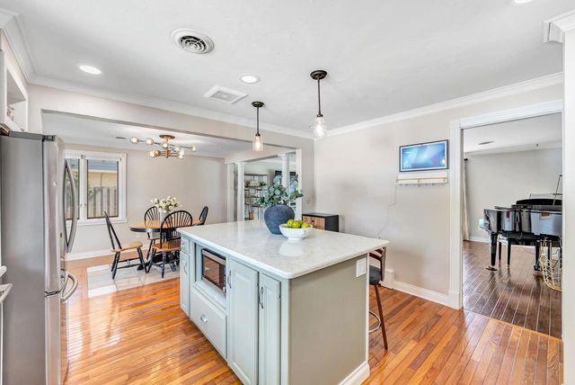 160 Roselawn BOULEVARD, Allouez, WI 54301