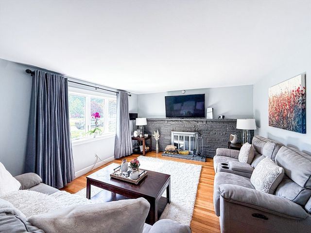 19 Hawthorne Rd, Ashland, MA 01721