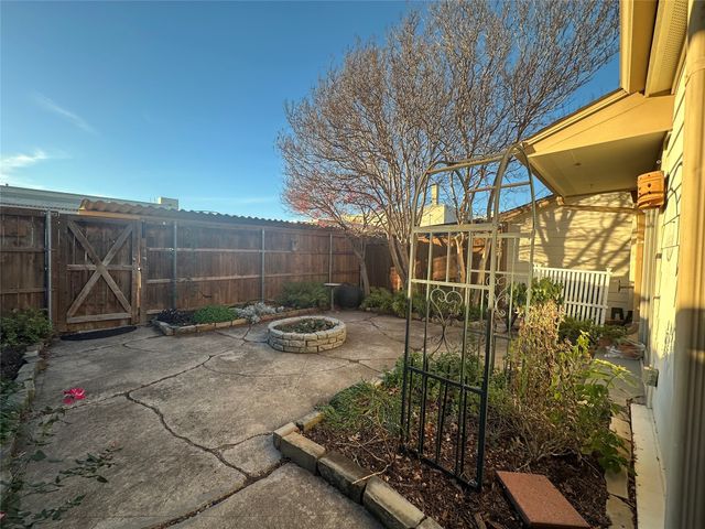 13747 Brookgreen Circle, Dallas, TX 75240