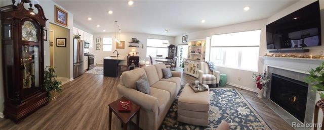 5725 Trail Side Lane, Hamburg, MI 48189