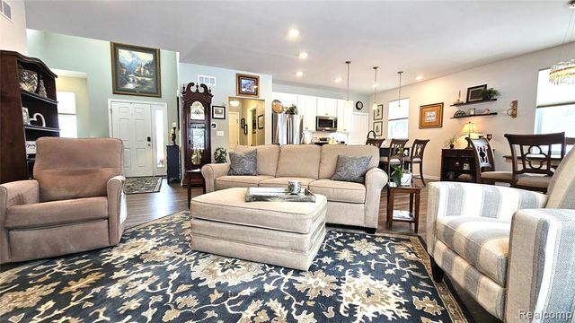 5725 Trail Side Lane, Hamburg, MI 48189