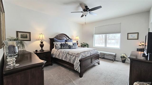 5725 Trail Side Lane, Hamburg, MI 48189