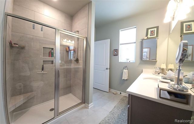 5725 Trail Side Lane, Hamburg, MI 48189