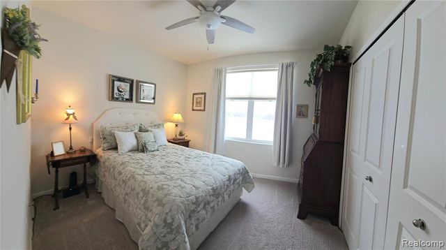 5725 Trail Side Lane, Hamburg, MI 48189