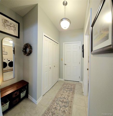 5725 Trail Side Lane, Hamburg, MI 48189