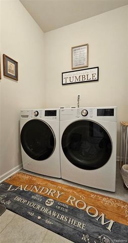 5725 Trail Side Lane, Hamburg, MI 48189