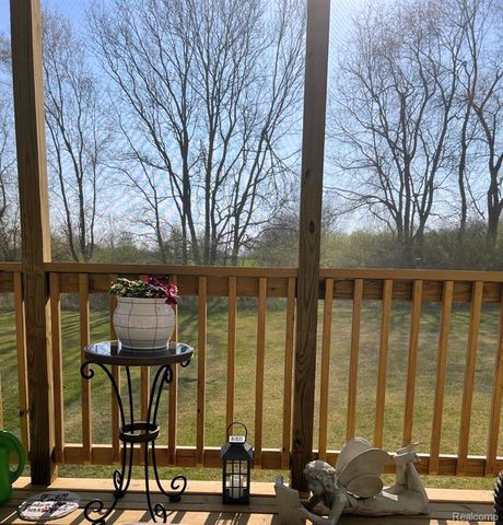 5725 Trail Side Lane, Hamburg, MI 48189