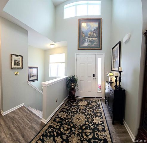 5725 Trail Side Lane, Hamburg, MI 48189