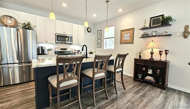 5725 Trail Side Lane, Hamburg, MI 48189