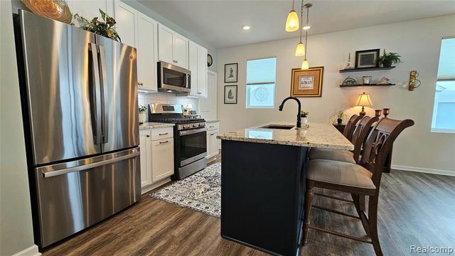 5725 Trail Side Lane, Hamburg, MI 48189