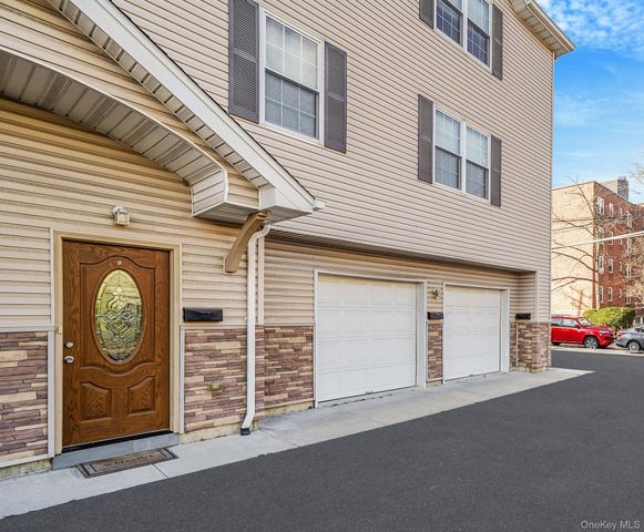 123 Clinton A, Mineola, NY 11501