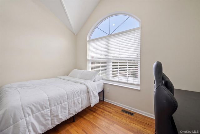 123 Clinton A, Mineola, NY 11501