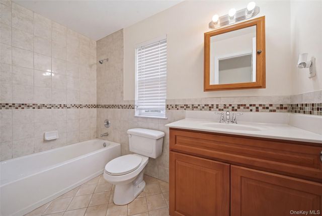 123 Clinton A, Mineola, NY 11501