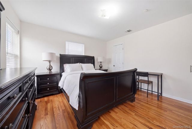 123 Clinton A, Mineola, NY 11501