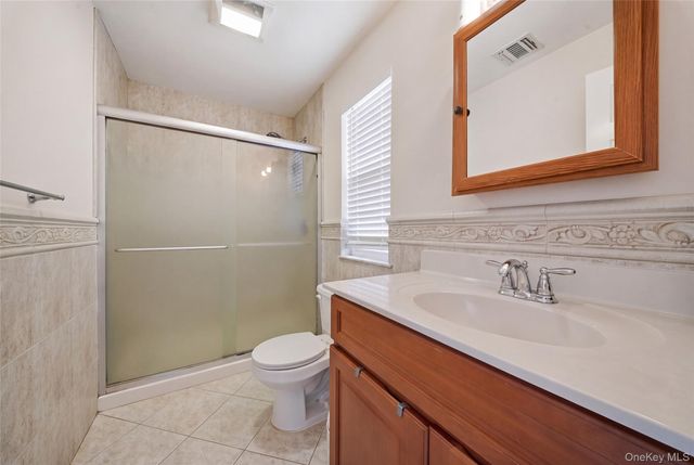 123 Clinton A, Mineola, NY 11501