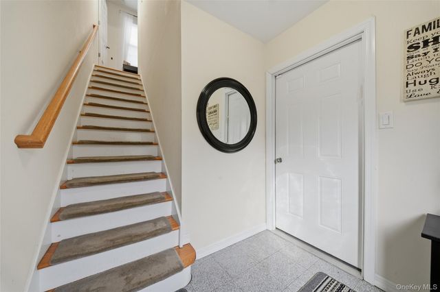 123 Clinton A, Mineola, NY 11501