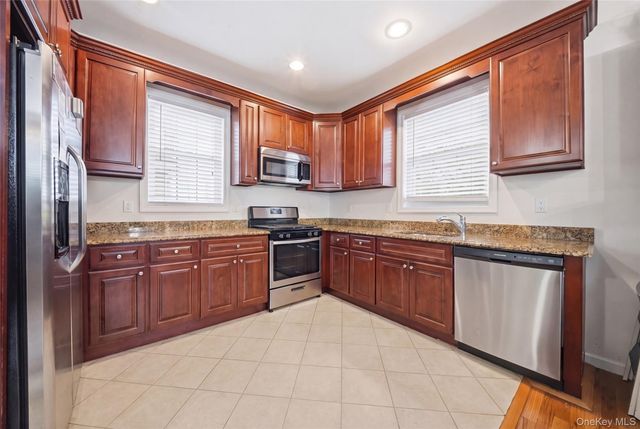 123 Clinton A, Mineola, NY 11501