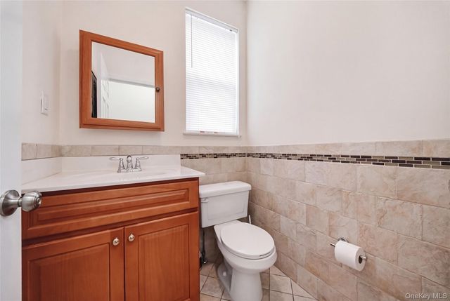 123 Clinton A, Mineola, NY 11501