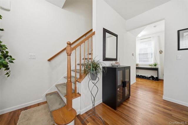 123 Clinton A, Mineola, NY 11501