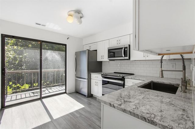 29825 Indian Trail Trail, Farmington Hills, MI 48331