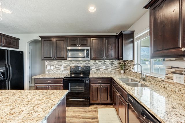 131 N REVERE LN, Lehi, UT 84043