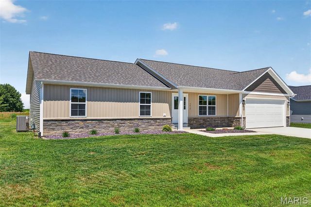 4819 Fitz James, Highland, IL 62249