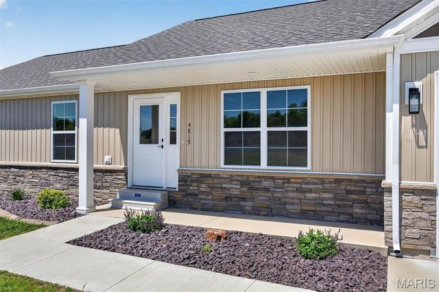4819 Fitz James, Highland, IL 62249