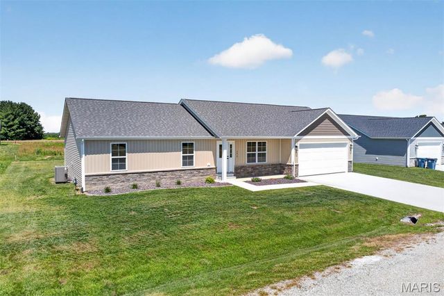 4819 Fitz James, Highland, IL 62249