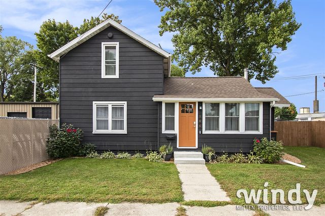 106 Lagrange Street, Dowagiac, MI 49047