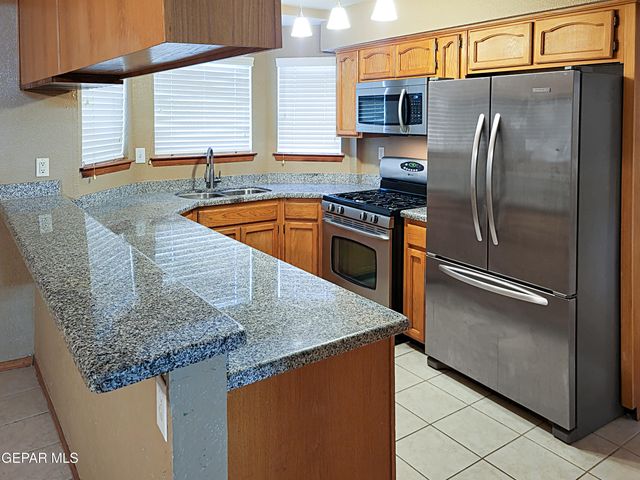 7565 LUZ DE LUMBRE Avenue, El Paso, TX 79912