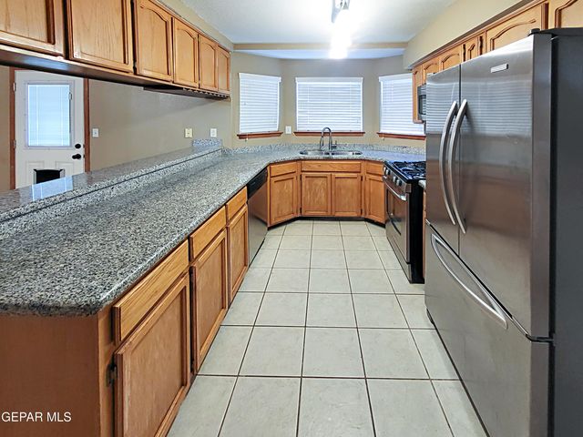 7565 LUZ DE LUMBRE Avenue, El Paso, TX 79912