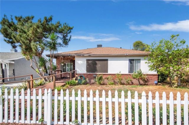 6025 Willowcrest Avenue, North Hollywood, CA 91606