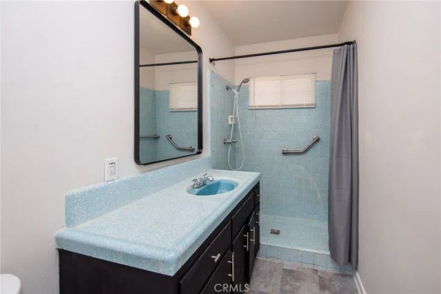 6025 Willowcrest Avenue, North Hollywood, CA 91606