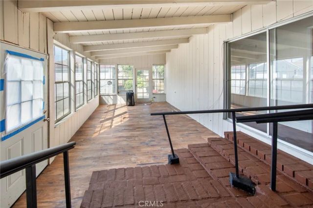 6025 Willowcrest Avenue, North Hollywood, CA 91606
