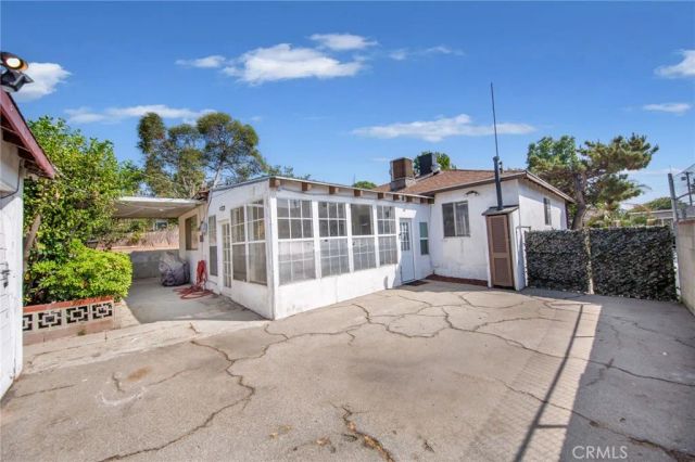 6025 Willowcrest Avenue, North Hollywood, CA 91606