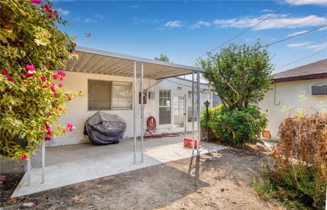 6025 Willowcrest Avenue, North Hollywood, CA 91606