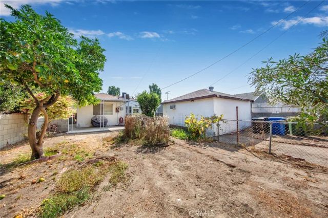 6025 Willowcrest Avenue, North Hollywood, CA 91606