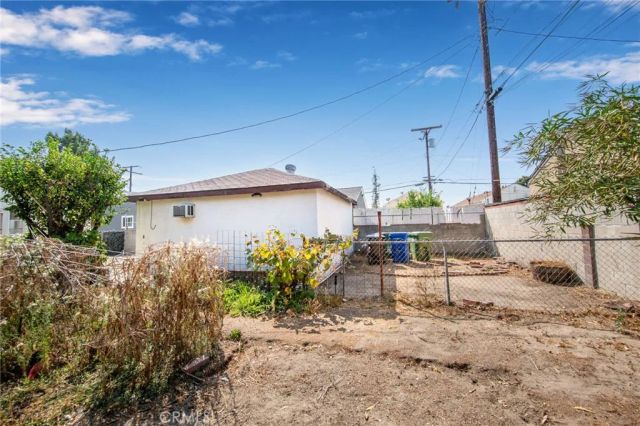 6025 Willowcrest Avenue, North Hollywood, CA 91606