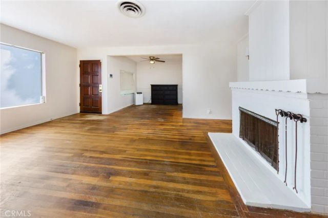 6025 Willowcrest Avenue, North Hollywood, CA 91606