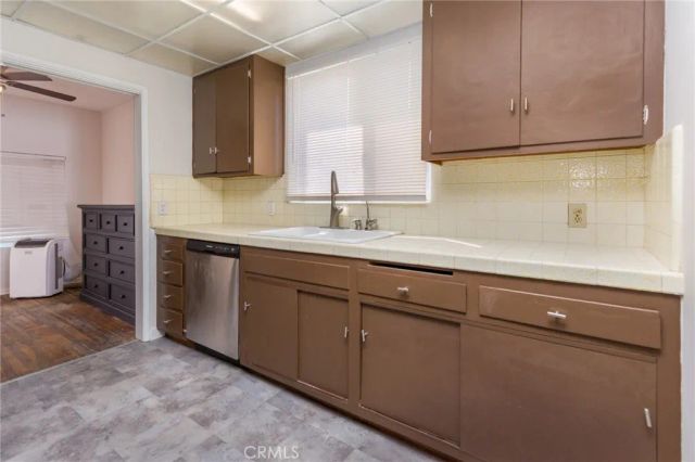 6025 Willowcrest Avenue, North Hollywood, CA 91606