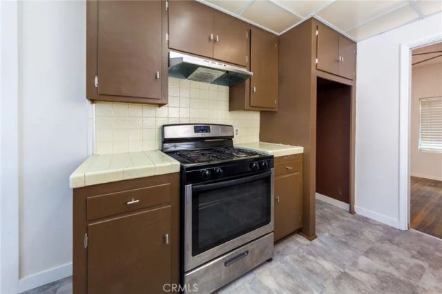 6025 Willowcrest Avenue, North Hollywood, CA 91606