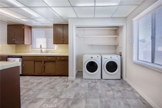 6025 Willowcrest Avenue, North Hollywood, CA 91606