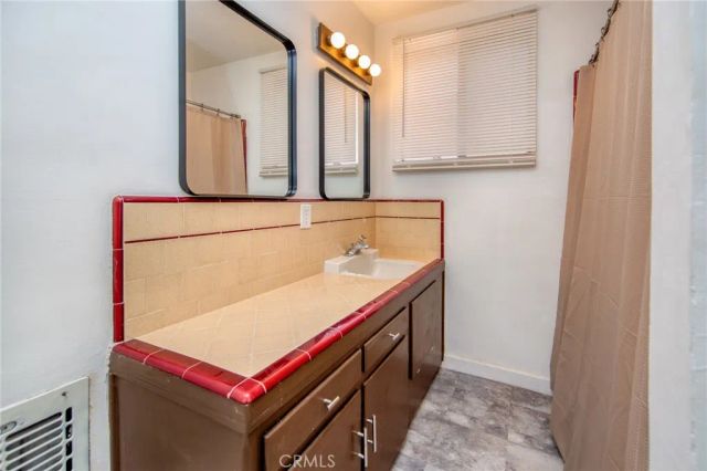 6025 Willowcrest Avenue, North Hollywood, CA 91606